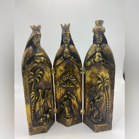 Three Wiseman Figures Wood with Gold Carved Nativity scene, Good Condition. - Picture 3 of 3